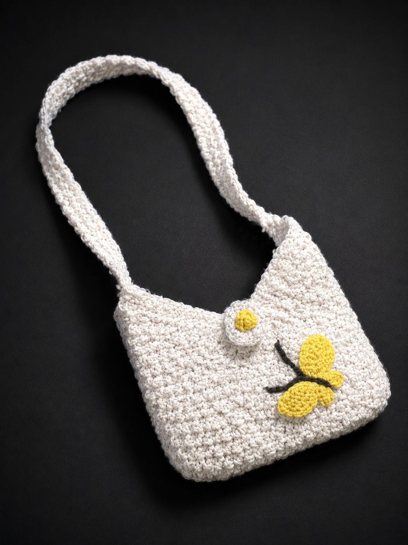 Crochet shoulder bag with a daisy motif